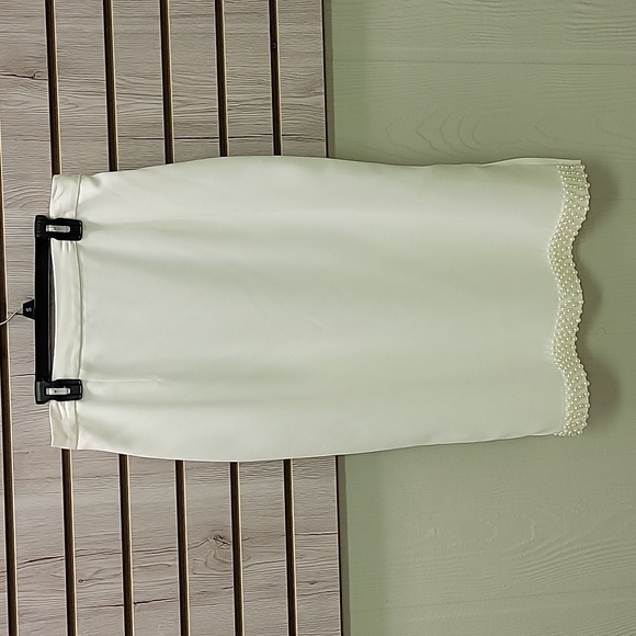 Donna Vinci Ivory Pearl Skirt Suit, Size 8 - Picture 8 of 13